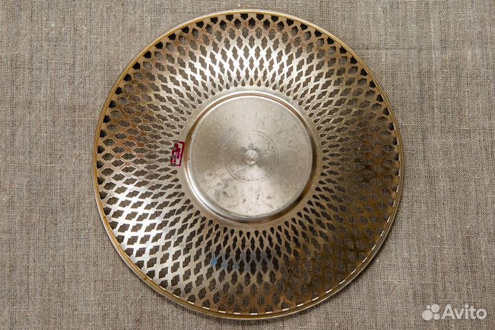 Ажурное металлическое блюдо