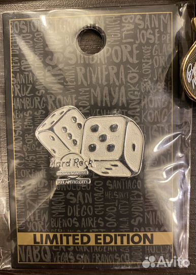 Значки Hard Rock Cafe