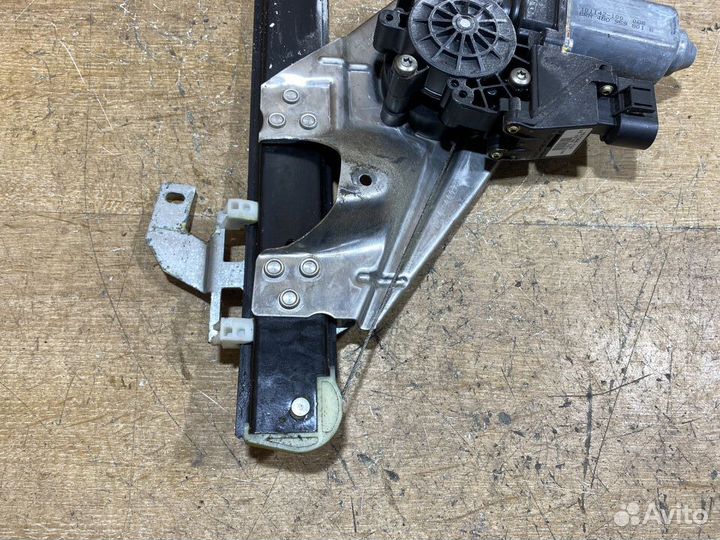 Стеклоподъемник задний левый Audi A6 C5 C80