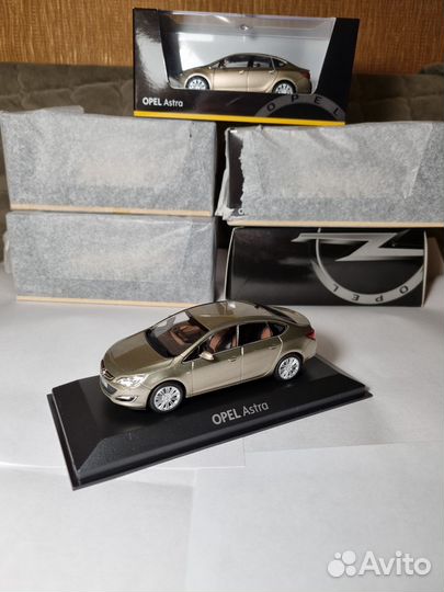 Коллекционная моделька машины Opel Astra. 1/43