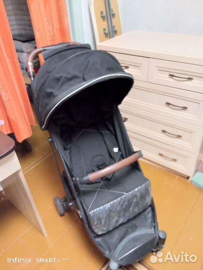 Прогулочная коляска