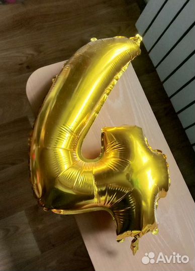 Фольгированные шары, цифра, свечи и наручные часы