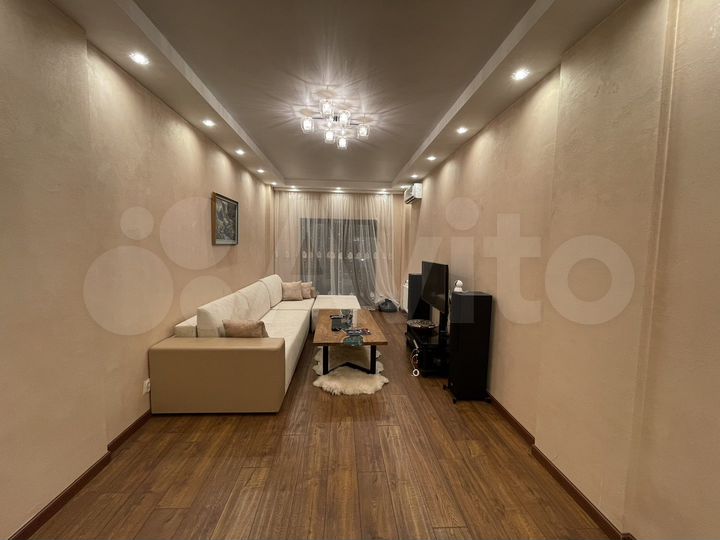 2-к. квартира, 72 м², 8/10 эт.