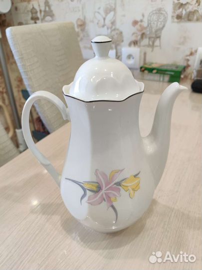 Кувшин фарфор