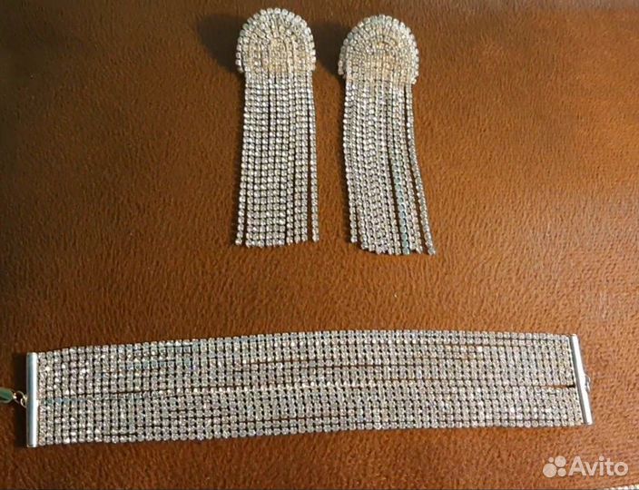 Серьги и браслет, стразы