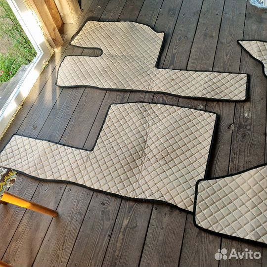 Комплект ковров-ламбрикетов 
