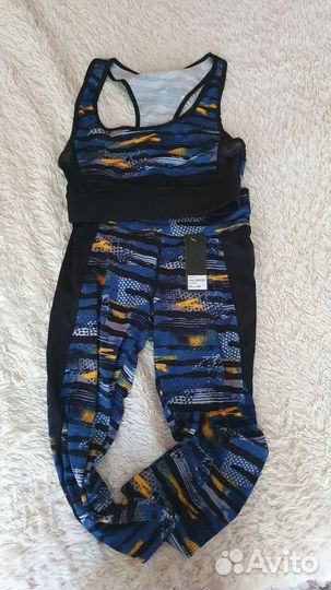 Спортивный костюм женский для занятия фитнесом