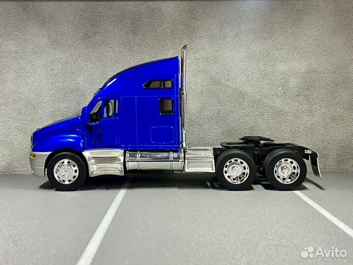 Коллекционная модель Kenworth T2000 1:32 Welly