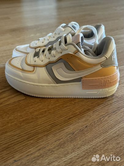 Кроссовки женские