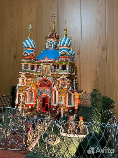 Храм сделанный из желудей, с подсветкой и иконами