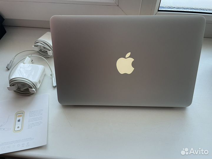 Apple MacBook Air 11 A1370 с двумя зарядками