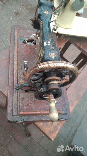 Швейная машинка Зингер