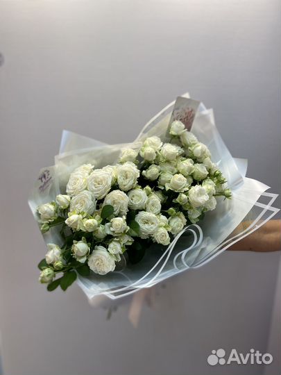 Цветы/Букет кустовых белых роз
