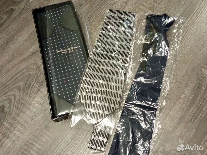 Три галстука мужских новые tailor & SON
