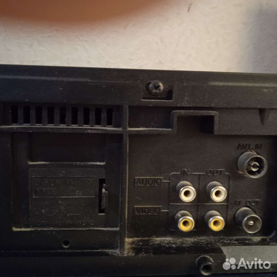 Видеомагнитофон JVC