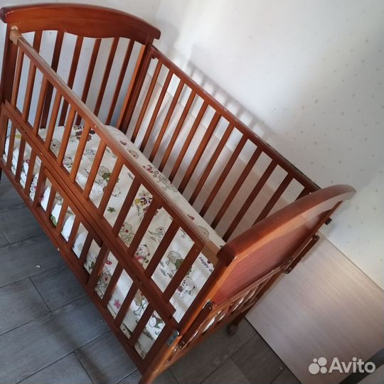 Детская кроватка