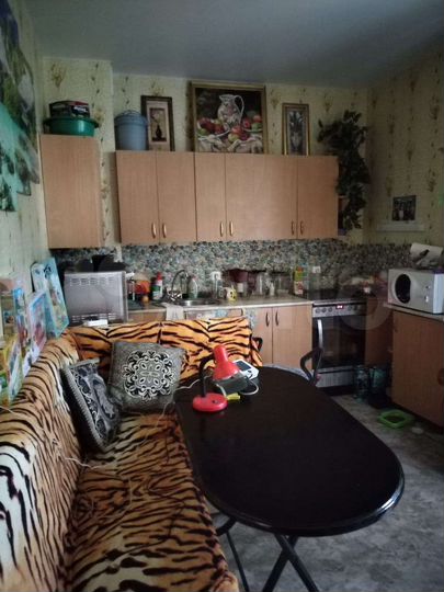 2-к. квартира, 60 м², 3/3 эт.