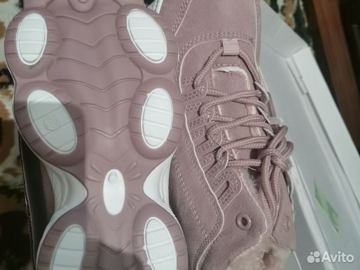 Продам красовки женские (зима) 39размер. Новые