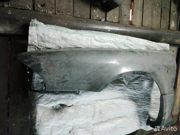 Крыло переднее левое Mitsubishi Diamante