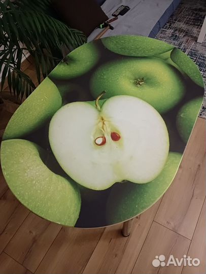 Стол обеденный