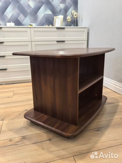 Стол журнальный на колёсиках 79х57х54 б/у