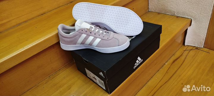 Кроссовки Adidas 37.5 размер оригинал