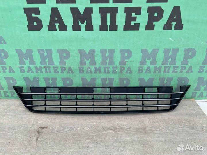 Решетка радиатора передняя Volkswagen Touareg NF