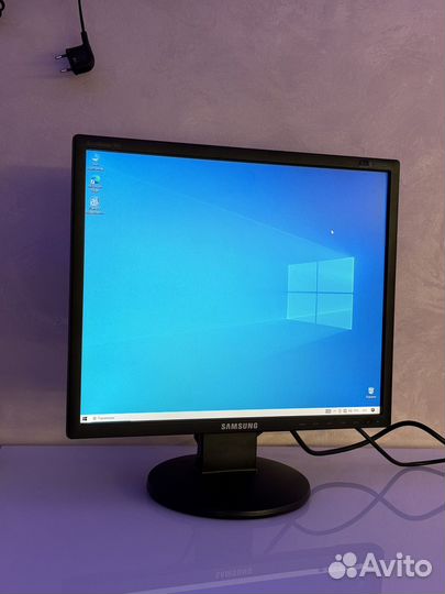 Монитор Samsung SyncMaster 943