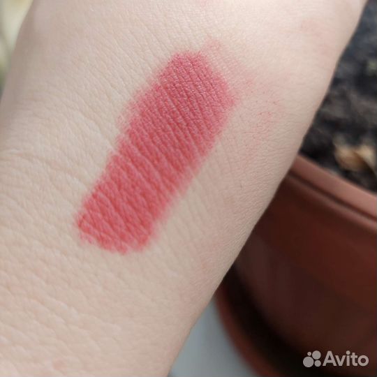 Clarins Joli Rouge velvet помада оттенок 733V