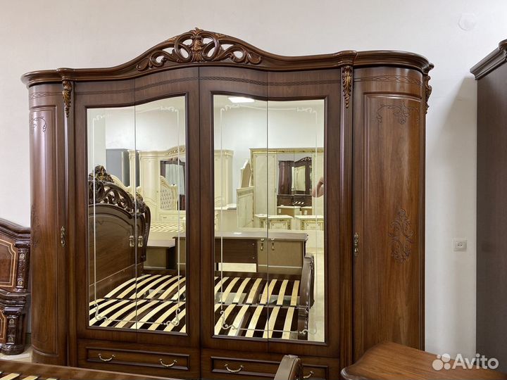 Спальный гарнитур