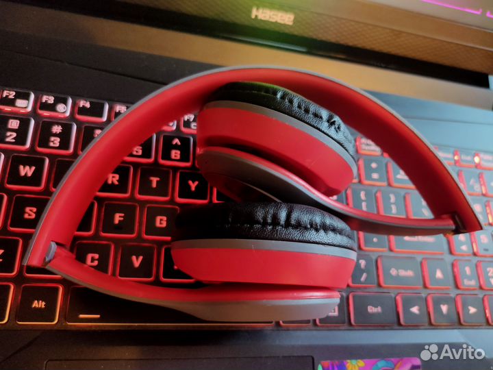 Беспроводные накладные наушники