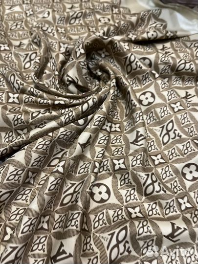 Шелковый платок шаль Louis Vuitton бежевый