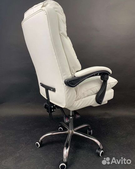 Офисное кресло руководителя