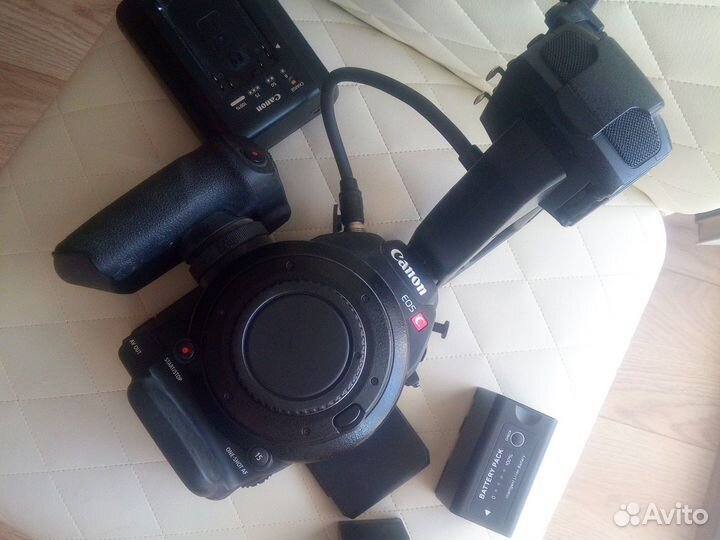 Canon c100 кинокамера Продаю или в аренду