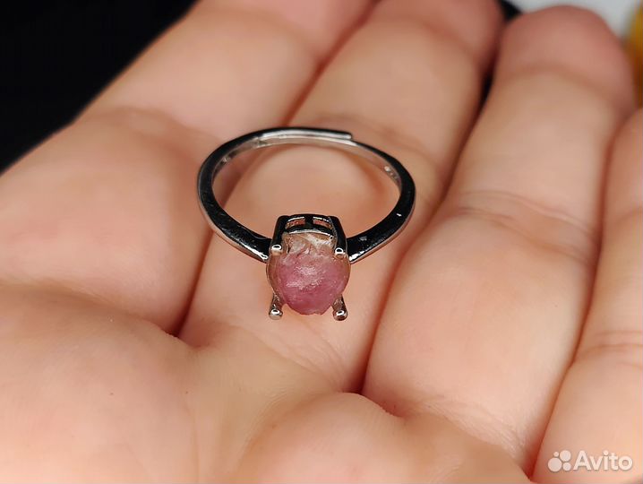 Кольцо с кристаллом турмалина безразмерное
