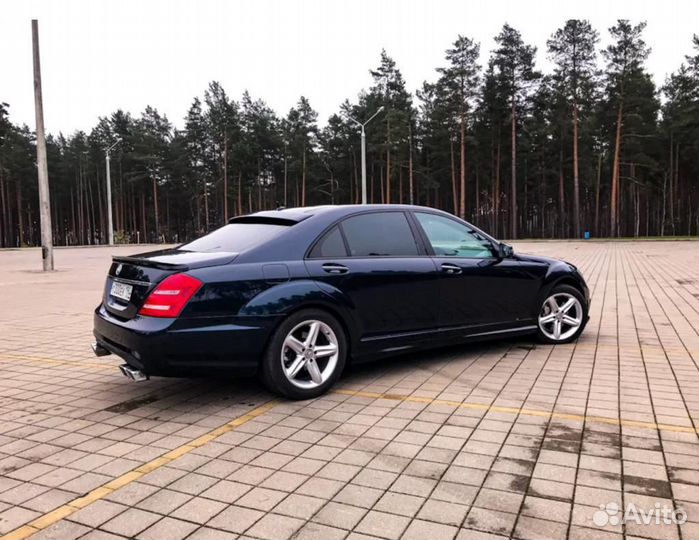 В разборе Mercedes S500 4matic (W221) 2006 г.в