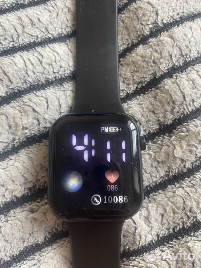 Беспроводные наушники и часы