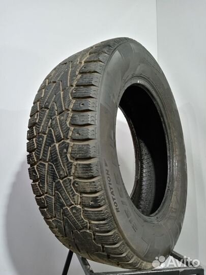 Pirelli Ice Zero 215/65 R16