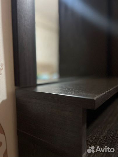 Туалетный столик с зеркалом