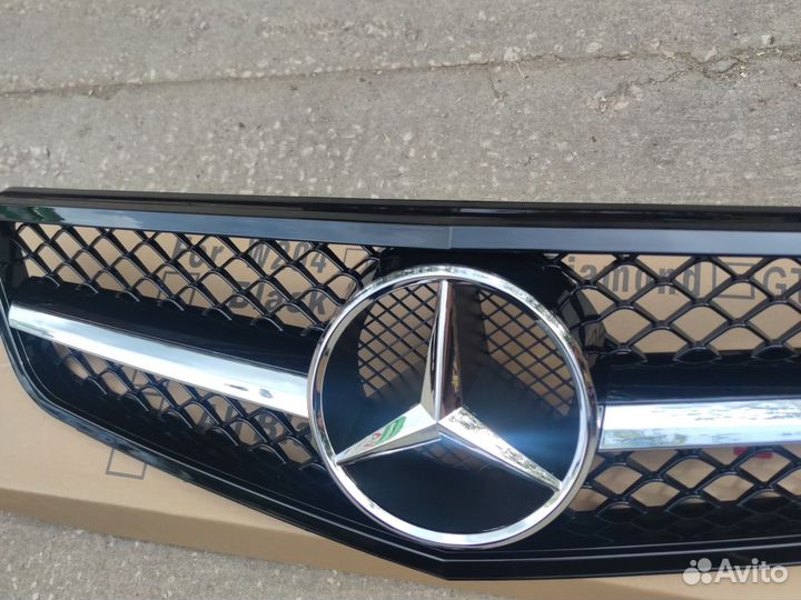 Решетка радиатора Mercedes W204 AMG 204