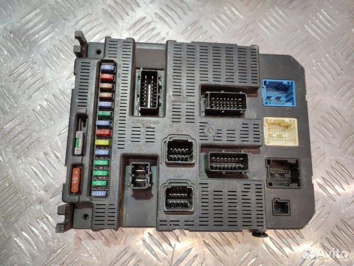 Блок предохранителей Peugeot 308 1.6 EP6 120Л.С