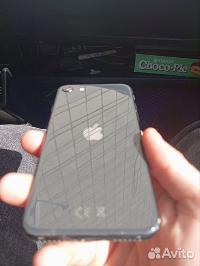 iPhone SE, 64 ГБ