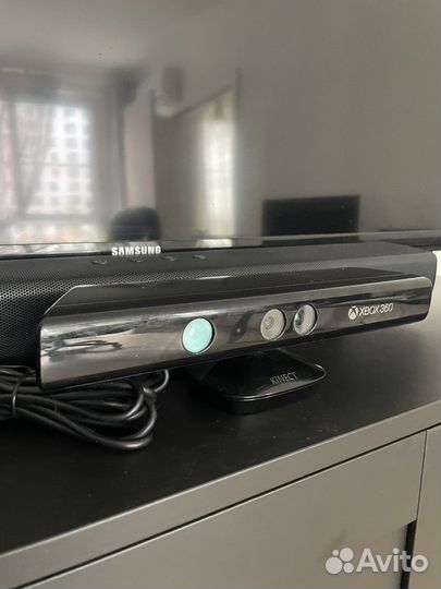 Xbox 360 E на 500гб с 2 геймпадами и кинектом