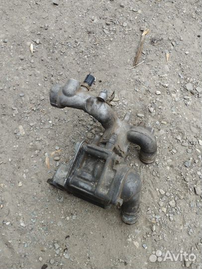 Корпус термостата Mitsubishi Pajero 2