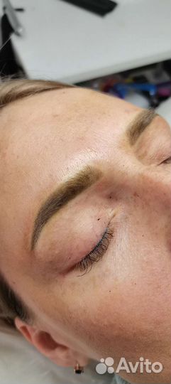 Модель Перекрытие старого ПМ бровей или татуажа