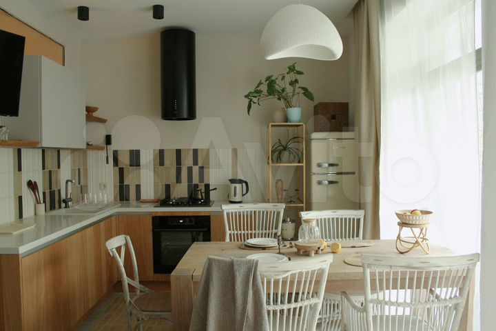 2-к. квартира, 63 м², 1/3 эт.