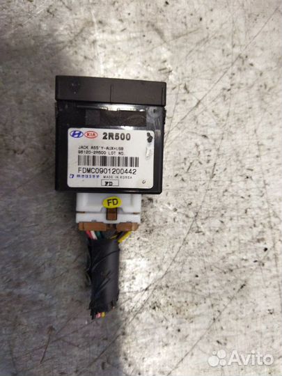 Разъем AUX USB Hyundai I30 хетчбэк 1.4 G4FA 2009