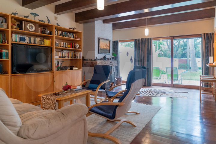 Дом 492 м² на участке 829 м²