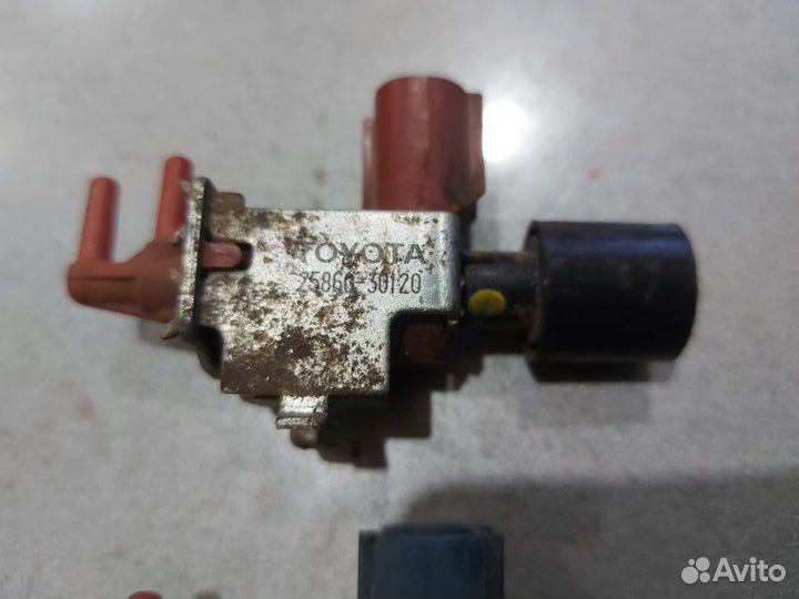 Вакуумный клапан Toyota Fortuner внедорожник 2.8