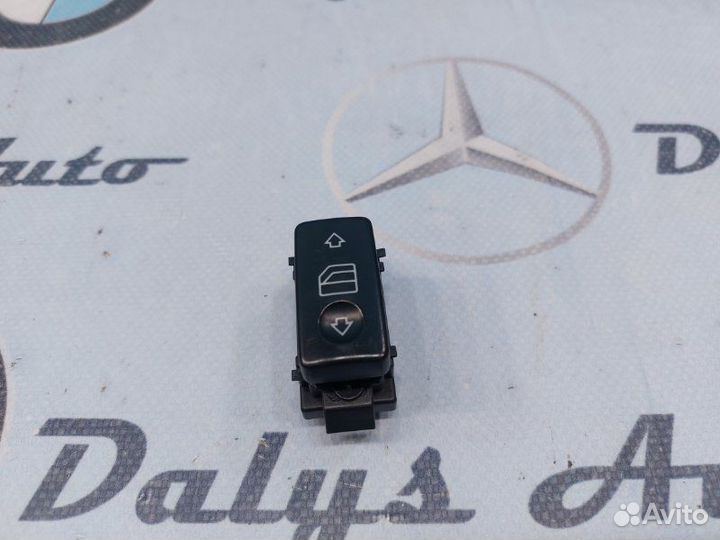 Кнопка стеклоподъемника задняя правая